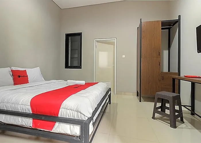 Reddoorz Near Puri Indah Mall Jakarta